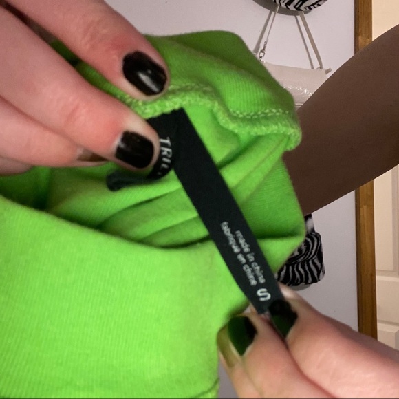 A26 ZUMIEZ GREEN MOCK NECK CROP TOP Neon Lime Green Knit Shirt Short Sleeve Sz S - Picture 3 of 6